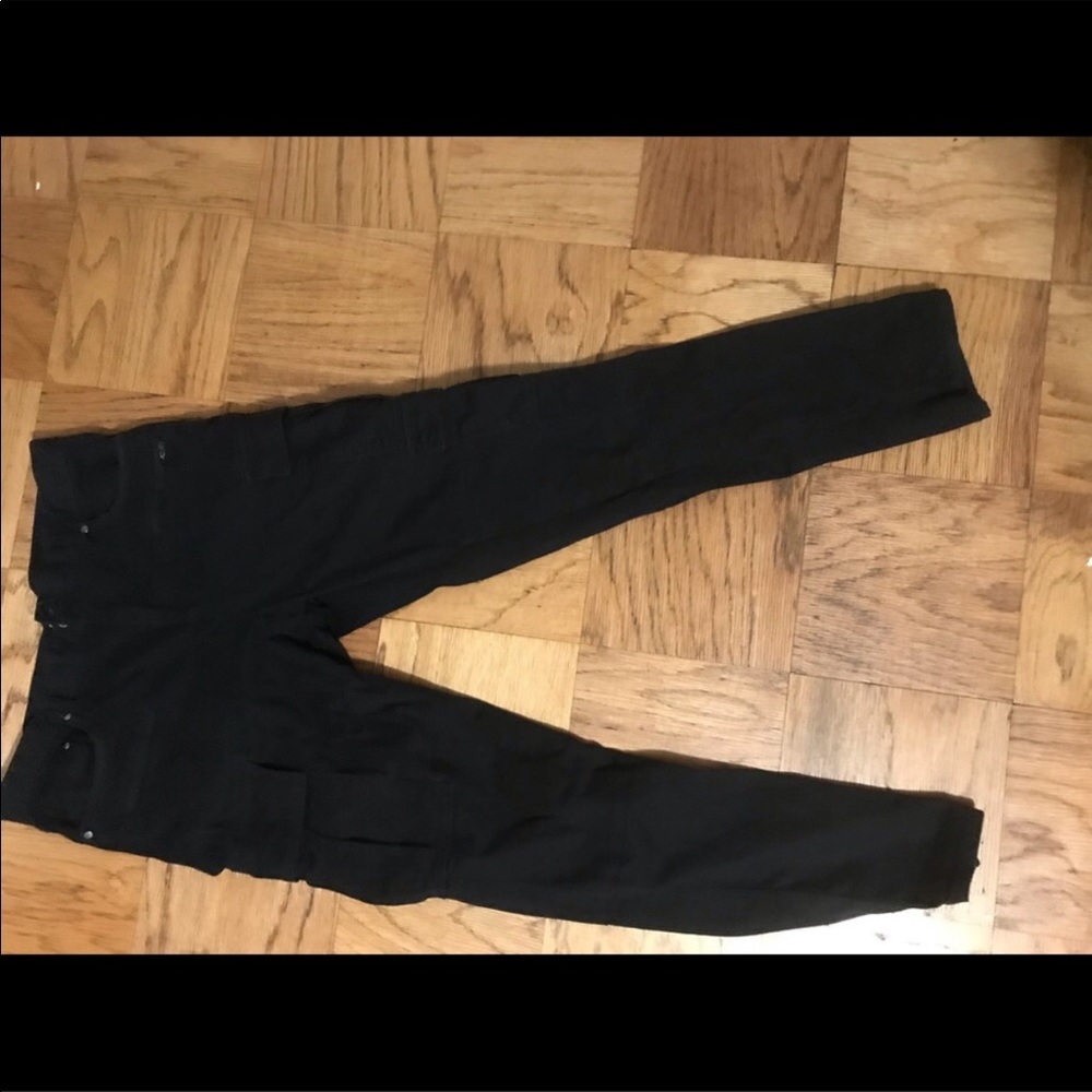 Black skinny pants